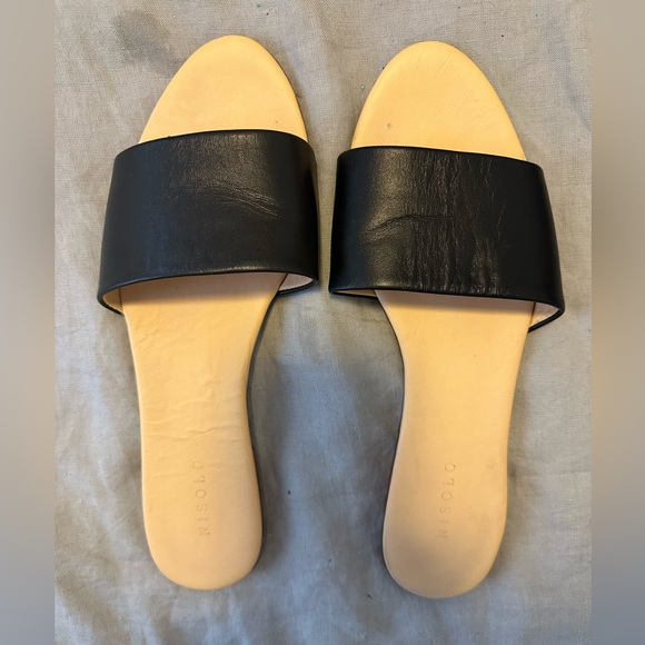 Size 10 leather slip on sandals by Italian shoe maker Nisolo. Worn twice. - Picture 2 of 3
